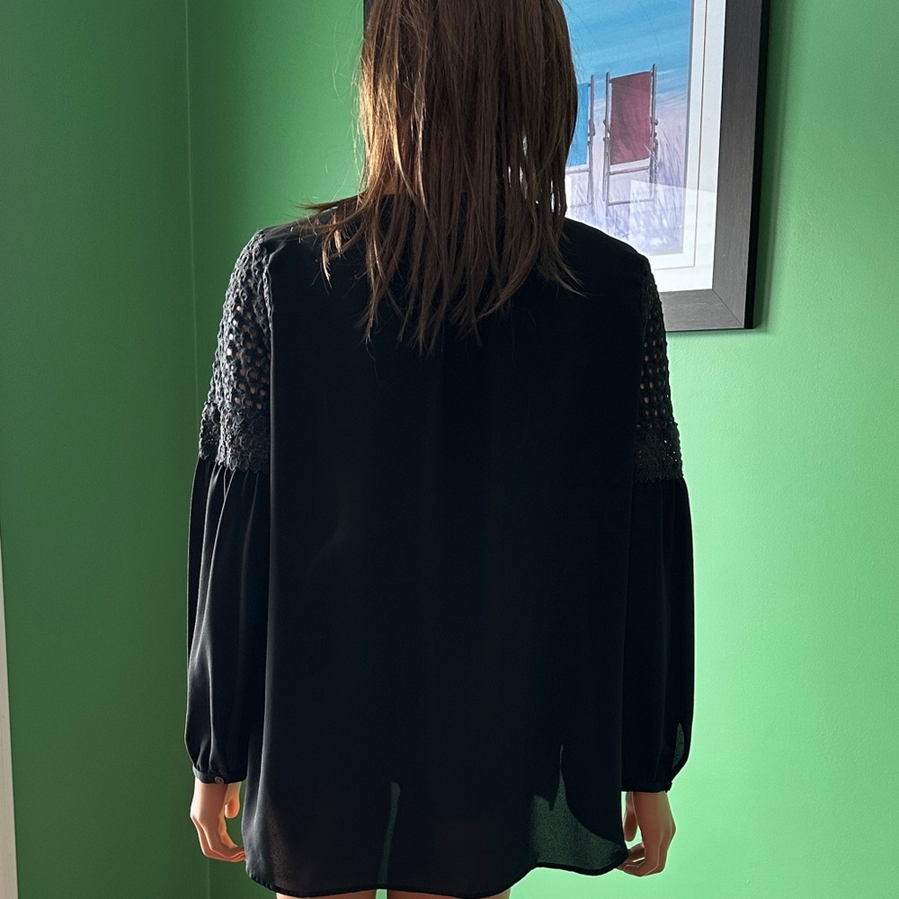 🖤🖤EUC LOFT Elegant Black Blouse with Lace Accents🖤🖤 - Picture 2 of 9